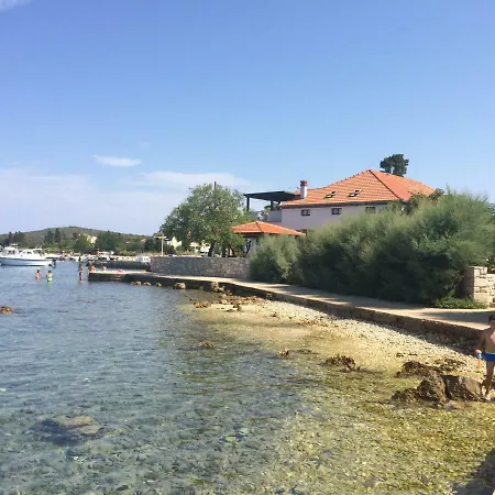 Διαμέρισμα Prst 1 *